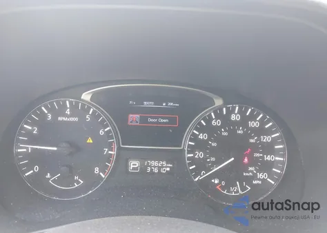 2015 Nissan Pathfinder Platinum/S/Sl/Sv z USA, uszkodzony, nr VIN 5N1AR2MM1FC635119